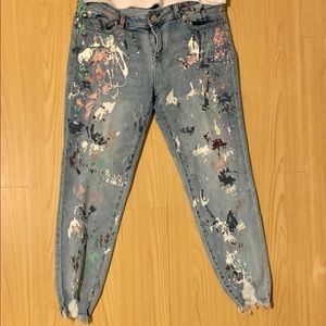 Mid-Rise Destroyed Paint-Splattered Boyfriend Jean